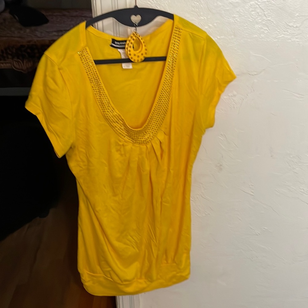Women’s yellow stone shirt with similar matching earrings